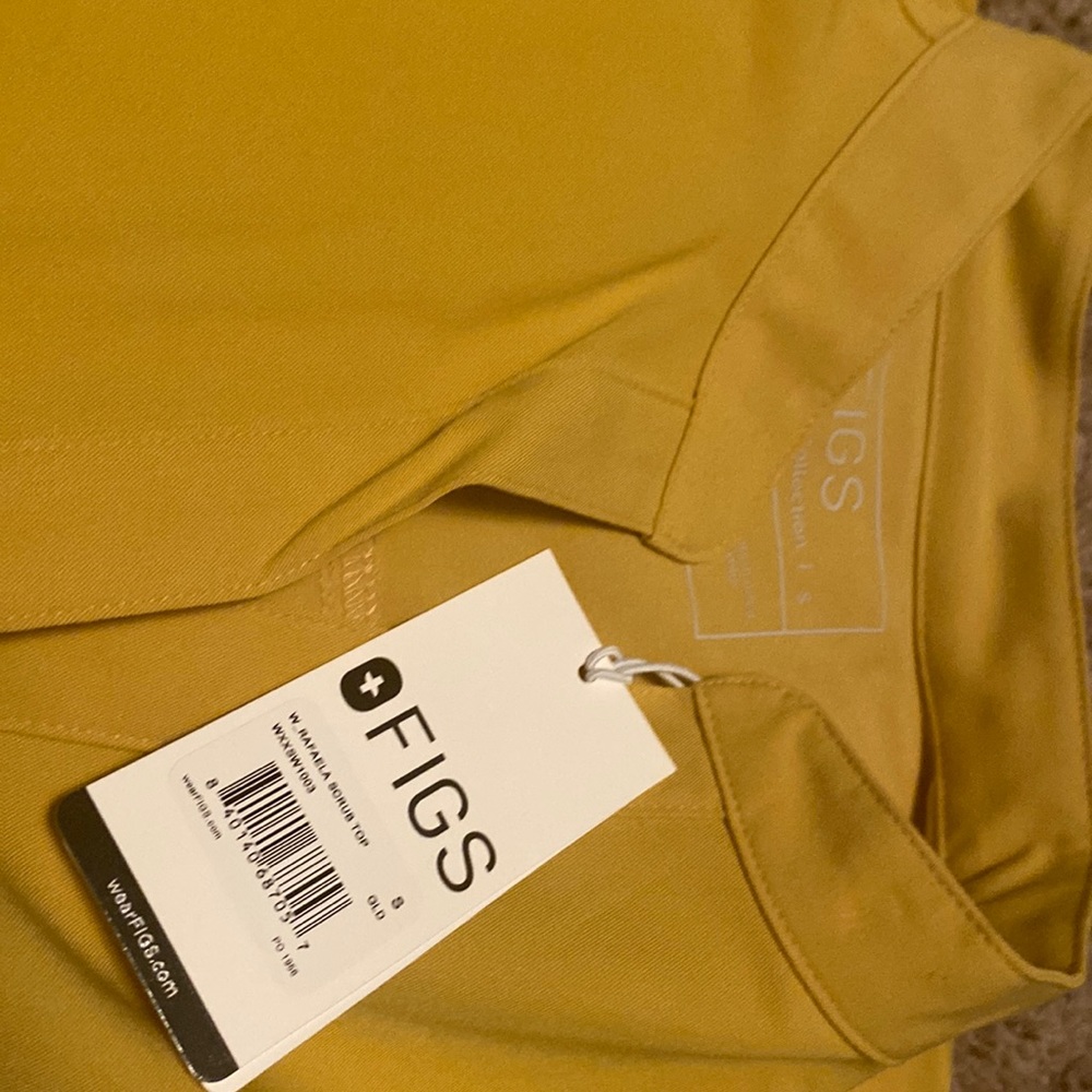 Figs small  Rafaela scrub top gold